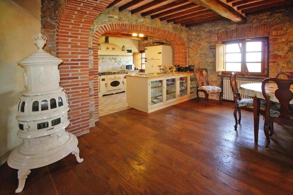 Villa La Pianella มาสซาโรซา ภายนอก รูปภาพ